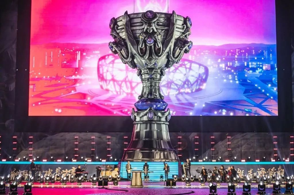 sofm排位撞车对金贡爆粗，金贡怒斥：不配打职业